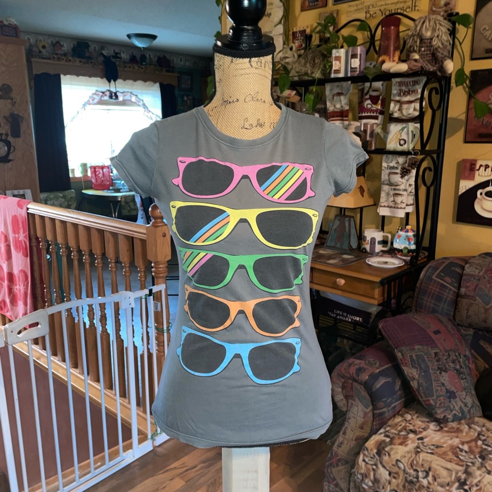 🕶🌈SUNGLASSES WETSEAL TSHIRT 🕶vintage